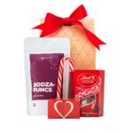 Berry Bloom ajándékcsomag prémium díszdobozban – Grande Gusto Bodzapuncs szálas tea, Lindt Lindor golyók díszdobozban