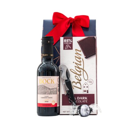 Cork & Cocoa ajándékcsomag prémium díszdobozban – Bock Cabernet Franc Villányi vörösbor, Fém dugóhúzó, Belgian
