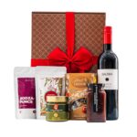 Crimson Table ajándékcsomag prémium díszdobozban – Sauska Cuvée 13, Kaldeneker Szilvalekvár mézeskalács fűszerekkel