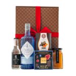 Gin & Jam ajándékcsomag prémium díszdobozban – Citadelle Gin, &T Tonic, Kaldeneker Gin&Tonik lekvár, ChocoMe Petit 9 liofilizált málnás töltött étcsokoládé lapocskák hozzáadott cukor nélkül, Sweetic Kandírozott narancshéj